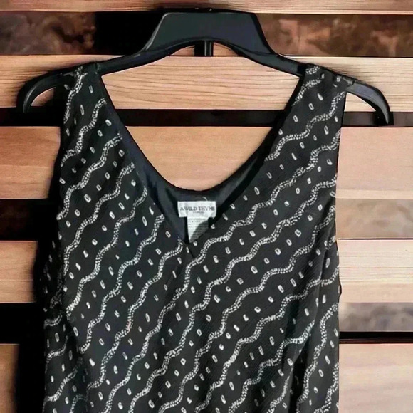 A Wild Thyme Size 16 sleeveless lined black dress with geometric pattern - Picture 4 of 4